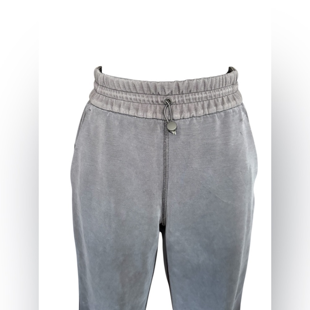 Lululemon Softstreme High-Rise Straight-Leg
Cropped Pant Utility navy Blue sz 2 - Picture 12 of 12